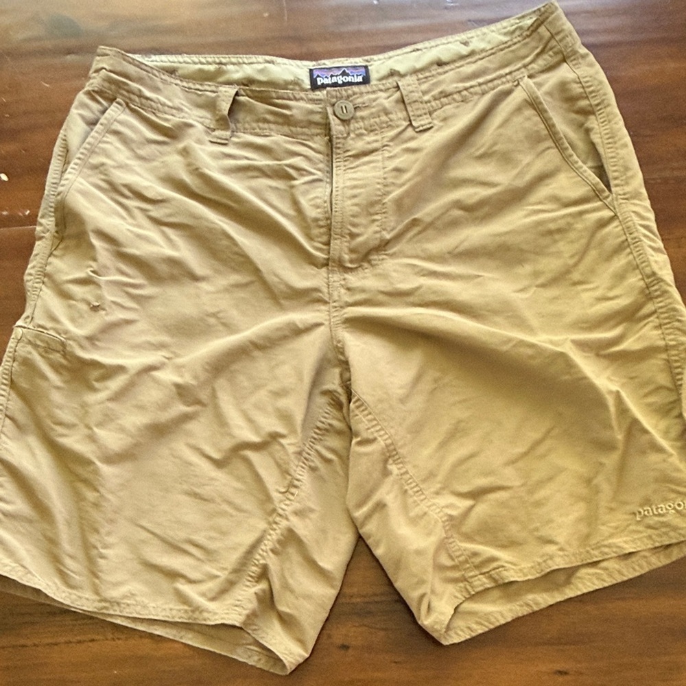 Patagonia Men’s Tan Shorts size 33